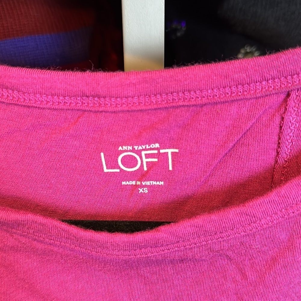 Loft fushia cross back sleeveless top size XS - Picture 2 of 3